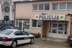 Užas u Kalesiji: Ubio suprugu i sina pa pobjegao