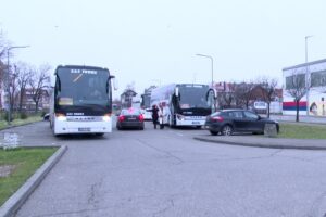 Bijeljinci u tri autobusa otišli u Beograd: Daju krv za djevojku stradalu u tragičnom udesu