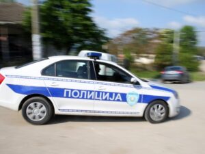 Određen pritvor osumnjičenom za prijetnje i pokušaj napada na učesnike protesta u Novom Sadu