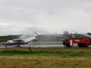 SAD: Avion eksplodirao u vazduhu i srušio se na raskrsnicu, strahuje se da nema preživjelih