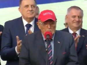 Rudi Đulijani na velikom narodnom mitingu ispred NSRS, Đulijani: Dodik snažan, odlučan i principijelan lider VIDEO