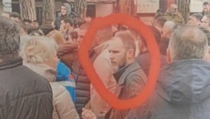 Britanski diplomata podržava proteste u Srbiji?