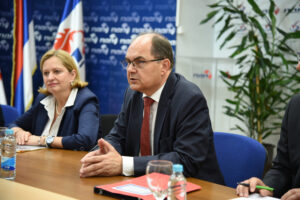 AfD udario po Šmitu: Nema legitimitet?