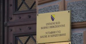 Krnji Ustavni sud BiH privremeno stavio van pravne snage Zakon o dopuni Zakona o upotrebi zastave, grba i himne
