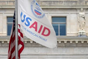 SAD obustavljaju skoro sve programe USAID-a
