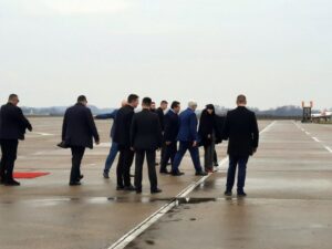 Mandića i Kneževića na aerodromu dočekao Stevandić, slijedi sastanak sa predsjednikom Srpske (VIDEO)