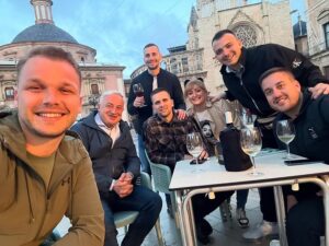 Dok Banjalučani čekaju na budžet, Stanivuković i njegova ekipa planduju u Valensiji sa Šmitom FOTO
