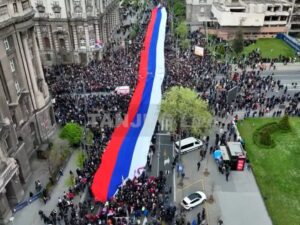 Najveća zastava Srbije razvijena u Beogradu