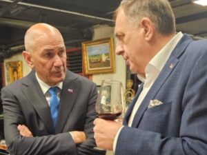 Dodik: Zadovoljan sam što je Јanša pobijedio, radujem se budućoj saradnji