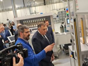 Dodik u obilasku fabrike “Iskra Tela L” u Laktašima (FOTO)