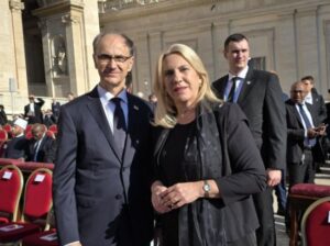 Cvijanović sa Macutom u Vatikanu