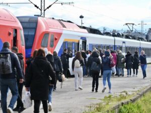 Srbi sa KiM krenuli u Beograd na skup, na centralnoj manifestaciji govoriće predsjednik Srbije (FOTO)