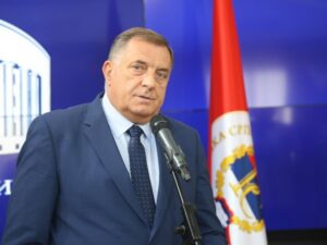 Dodik: Prekrajanje istorije predvorje uzimanja slobode