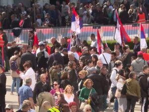 Na svenarodnom saboru u Nišu razvijena najduža zastava Srbije