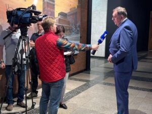 Boravak predsjednika Srpske u Moskvi ponovo izazvao veliko interesovanje ruskih medija (FOTO)