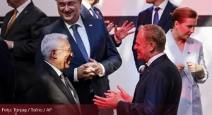Bačena dimna bomba na premijere Holandije i Poljske