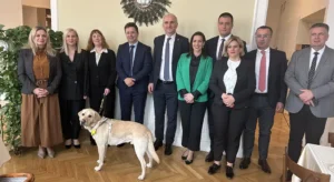 Opozicija iz Srpske ”voli” da se sastane sa britanskim ambasadorom makar i u Sloveniji