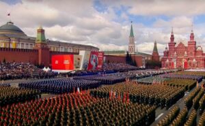 Gosti Parade u Moskvi dobiće poklone, među kojima knjigu Tvardovskog i društvenu igru