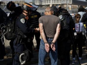 U Los Anđelesu na snazi policijski čas, uslijedila nova hapšenja (VIDEO)