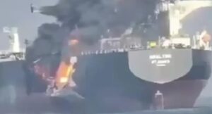 Ometanje navigacije: Sudar dva tankera u Hormuškom moreuzu, požar i dim vide se kilometrima daleko