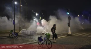 Proslava titule Lige šampiona Pariz pretvorila u ‘ratnu zonu’: Grad u vatri, krvi i ranjenicima