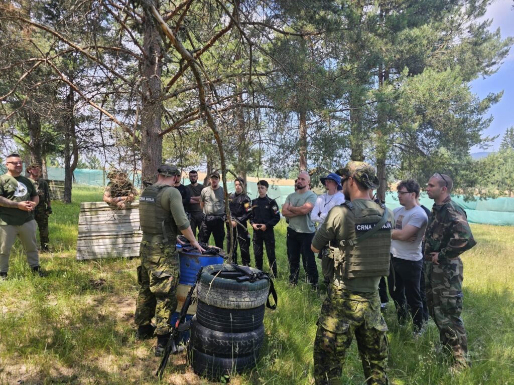 “Crna Munja” iz Cazinske krajine fingira sport – a izvodi vojnu vježbu: Bošnjaci pod maskom airsofta marširaju kao jedinice u ratu