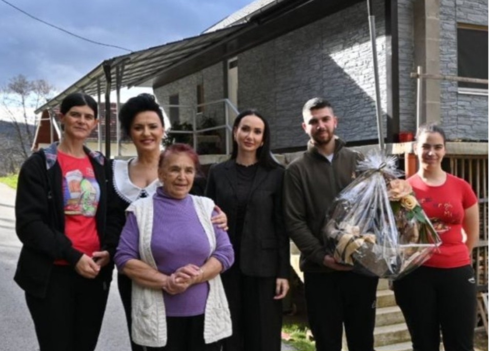 Osnivač Fondacije “Srpska kuća” Gorica Dodik posjetila porodicu Savić u opštini Јezero