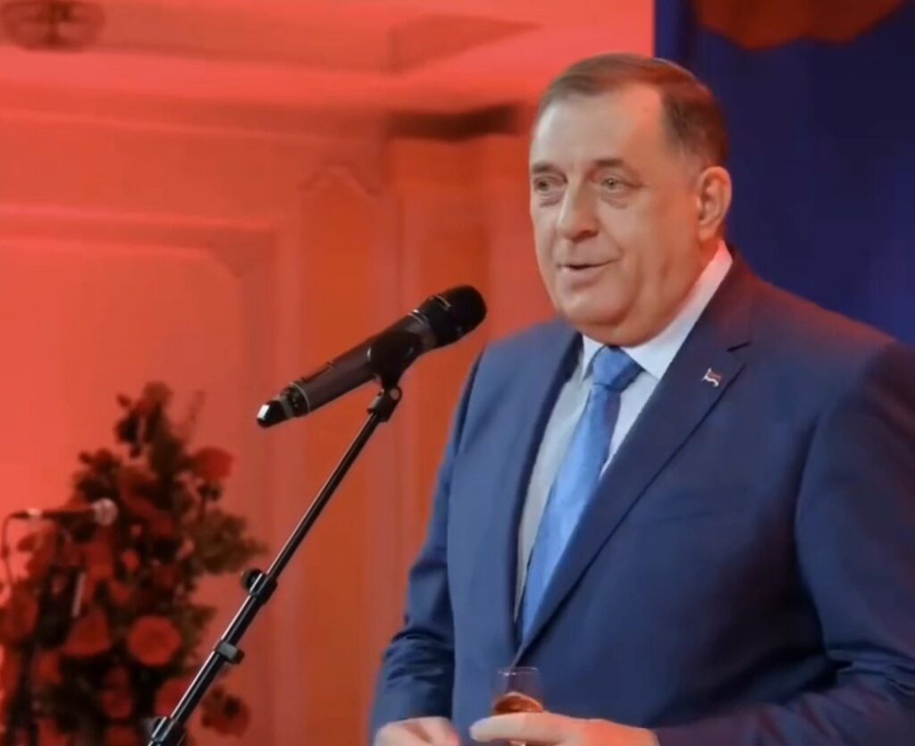 Dodik: Svaka žena zaslužuje pažnju i poštovanje svakog dana(VIDEO)