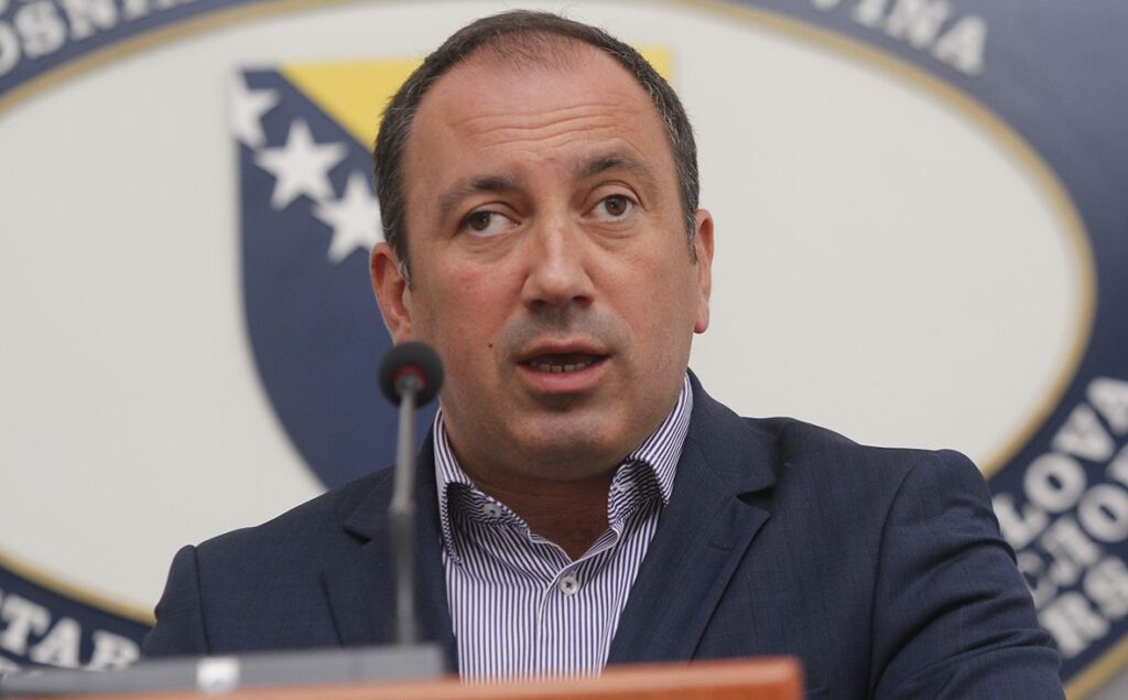 Politička fantazija Igora Crndaka: Izmislio 450 hiljada ljudi, “jednoglasnu” Republiku Srpsku i već proglasio pobjedu