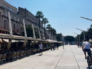 Split: Torcida istakla uvredljiv transparent o Srbima i uzvikivala “Za dom spremni”
