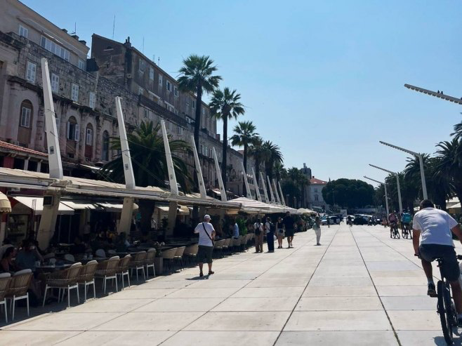 Split: Torcida istakla uvredljiv transparent o Srbima i uzvikivala “Za dom spremni”