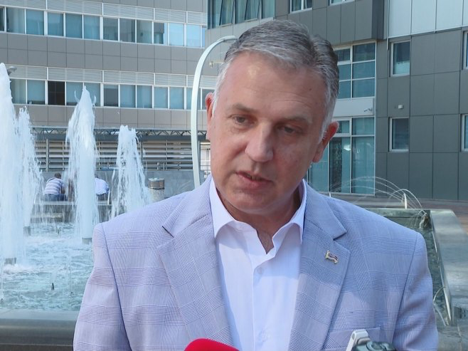 Počela podjela 1,2 miliona besplatnih udžbenika za više od 80.000 osnovaca u Srpskoj
