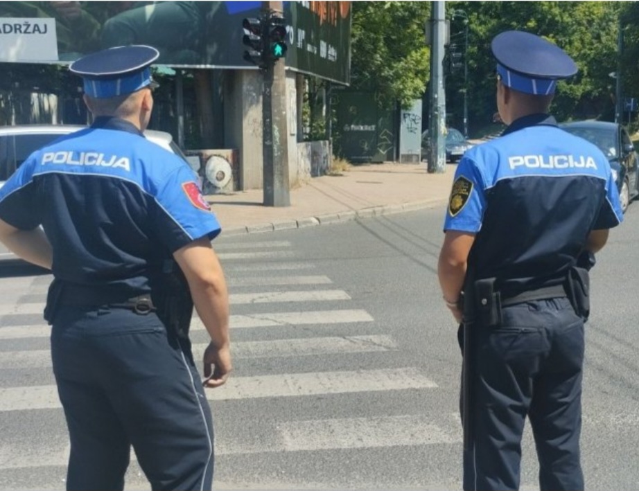 Bahati policajac motociklom u Hadžićima pokosio pješake: Žena poginula, troje povrijeđeno