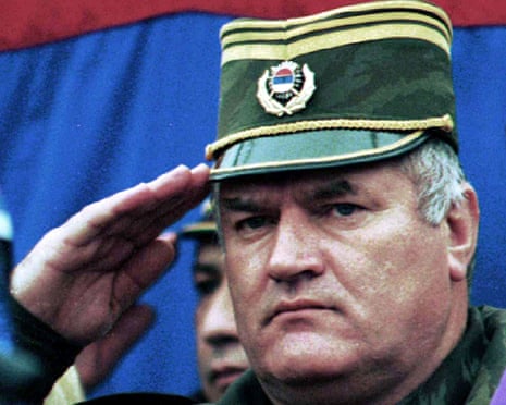 OTIŠAO JE GENERAL, IME MU JE UPISANO U ISTORIJU: Ratko Mladić sahranjen uz vojne počasti, hiljade Srba ispratile komandanta Vojske Republike Srpske