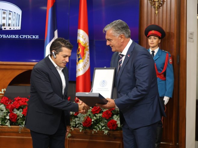 Predsjednik Srpske odlikovao Šiklija i Peleg Ordenom zastave Republike Srpske