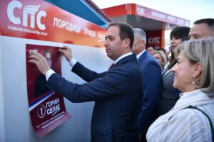 Porodica, pravda, ponos: Selak zalijepio prvi plakat SPS-a